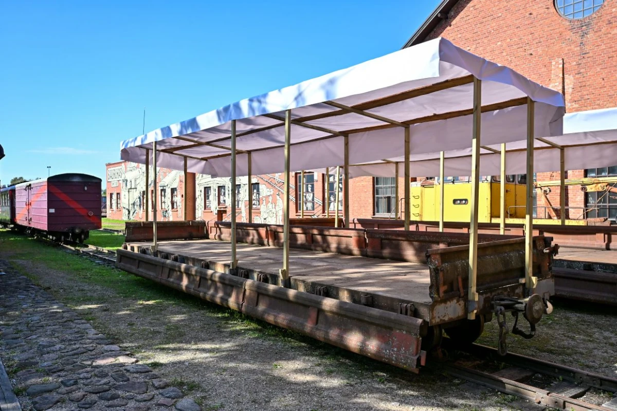 Panevėžio miesto gimtadienio dieną į siauruko depą atriedės tarpukario jomarkas